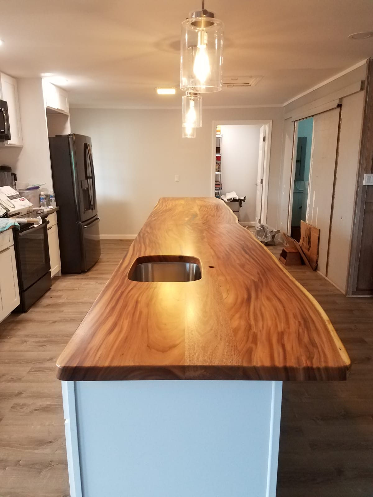 Custom Foundwood slab installation in Hawai'i